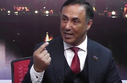 Elman Nəsirov feyzbukda ona lağ edənləri təhqir etdi, DTX ilə HƏDƏLƏDİ