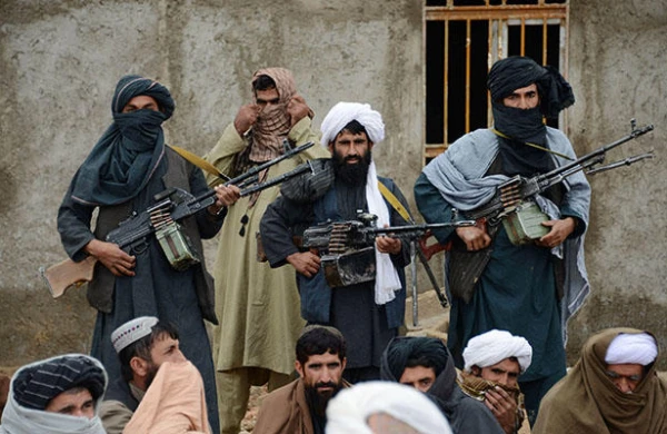 Əfqan qız valideynlərini öldürən “Taliban”çıları güllələdi