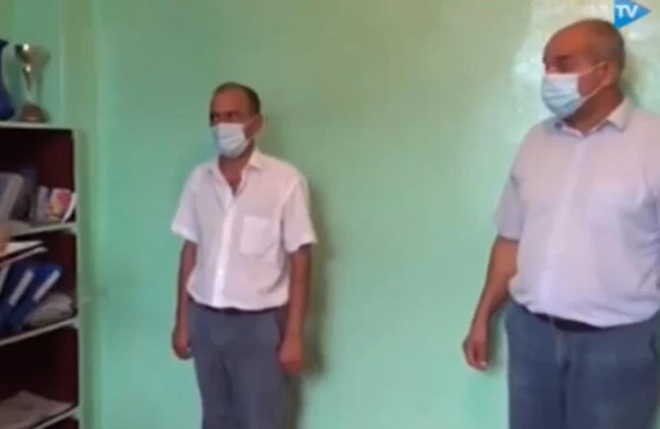 Azərbaycanda vəzifəli şəxslər  kafedə rüşvət alarkən tutuldu  - Gizli çəkilmiş VİDEO