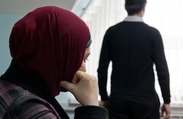 Kişi qadını boşayarkən ona verdiyi hədiyyələri və zinət əşyalarını geri ala bilərmi?