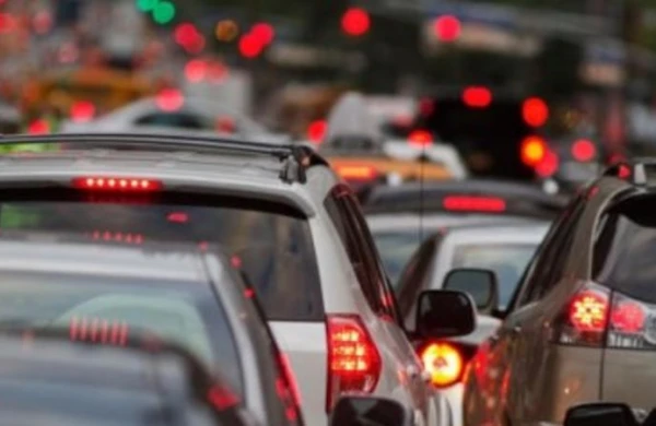 Bakıda yol qəzası: Böyük şossedə SIXLIQ YARANDI