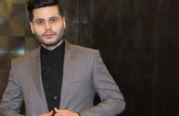 Zaur Kamal dənizə girdi - FOTO