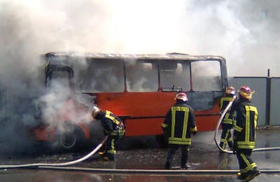 Bakıda sərnişin avtobusu yanıb
