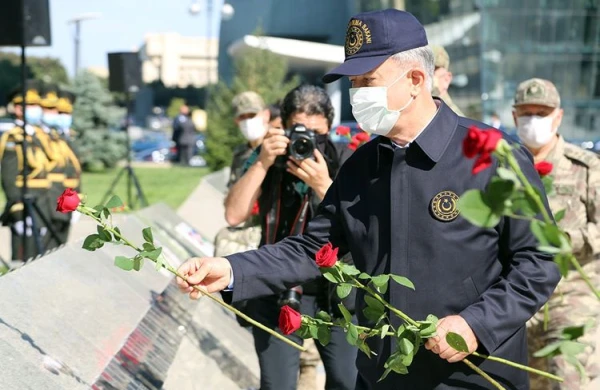 Hulusi Akar Azərbaycan Şəhidlərini ziyarət etdi  - FOTOLAR