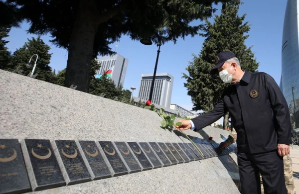  Hulusi Akardan qürurverici sözlər: "83 milyonluq Türkiyə olaraq sonuna qədər qardaşlarımızın yanındayıq”