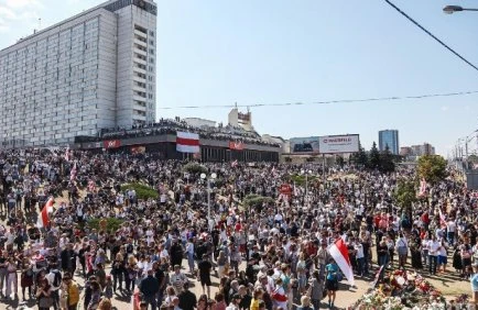 Minskdə etirazlar davam edir - Fotolar + Video
