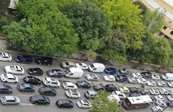 Bakıda tıxac yaranıb - DYP gözə dəymir
