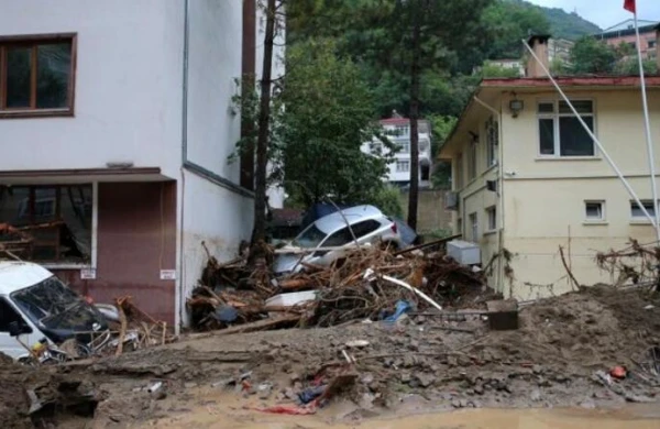 Türkiyədə SEL FƏLAKƏTİ: 4 nəfər öldü, 11 nəfər itkin düşdü - FOTO 