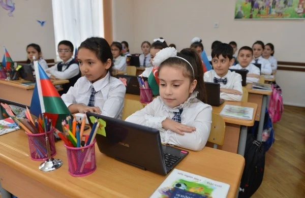 Azərbaycanda dərslər noyabrda başlayır? - RƏSMİ CAVAB