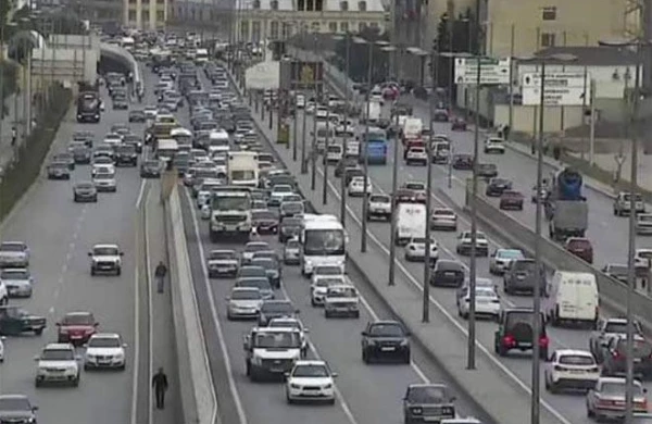 Bu küçələrdə sıxlıq var, avtobuslar gecikir - SİYAHI