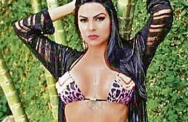 Model özünə od vurub YANDIRDI - FOTO