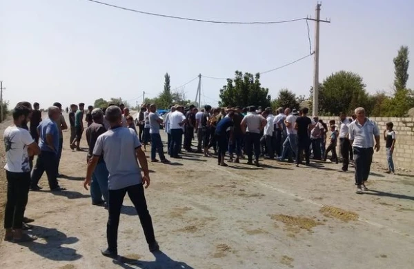 SON DƏQİQƏ! Sakinlər yolu bağlandı - VİDEO