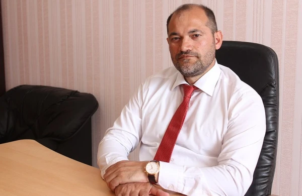 Deputatı yolda saxlayan polislə bağlı tədbir görüləcək