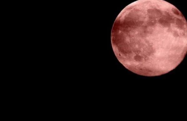 Alimlər ŞOKDA: Ayın səthi pasla örtülür
