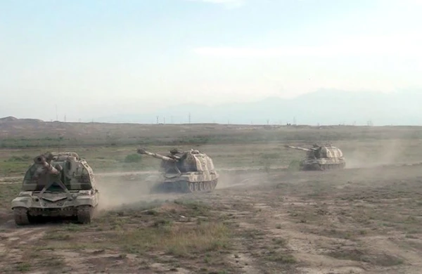 Azərbaycan ordusu özüyeriyən haubitsanı işə saldı (Video)