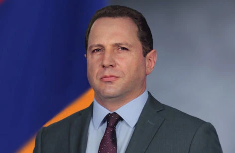 ŞOK! Ermənistanın müdafiə naziri ölkədən qaçdı