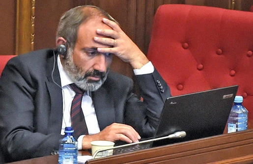 Paşinyan Putinə zəng etdi