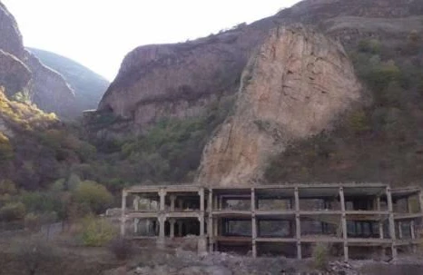 Ermənilər Kəlbəcərdəki qızıl mədənlərini BAĞLADI