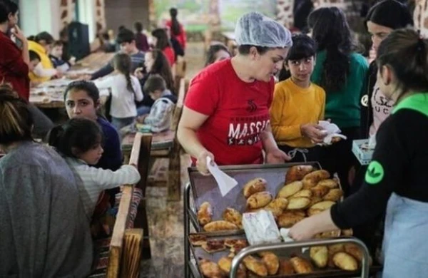 Minlərlə erməni sərhədyanı Gorus vasitəsilə Dağlıq Qarabağı tərk edir – BBC-nin REPORTAJI