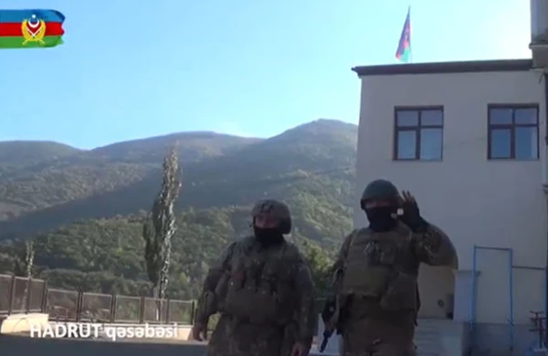 Azərbaycan bayrağı Hadrutun mərkəzində dalğalanır - VİDEO