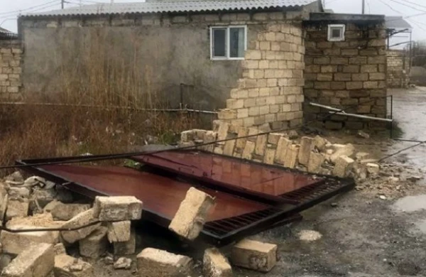 Bakının Xəzər rayonunda bədbəxt hadisə zamanı iki nəfər xəsarət alıb.