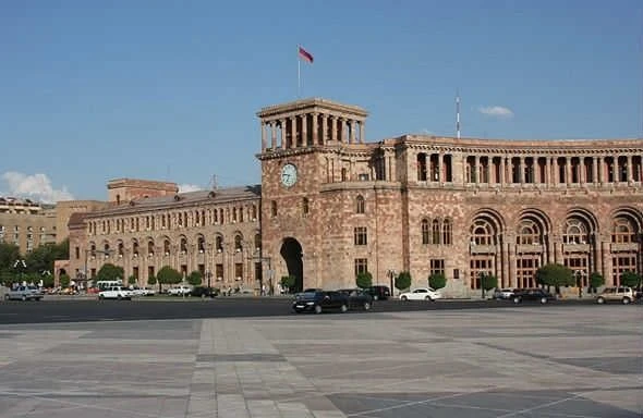 Rus müxbir İrəvandan yazdı: Hamı yas içindədir...
