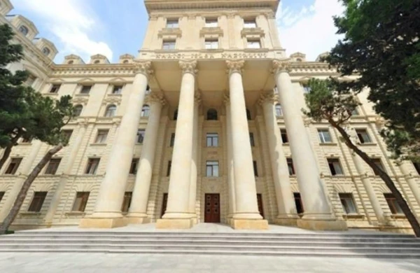 Rəsmi Bakıdan İranın sərhədə hərbi texnika cəmləməsinə REAKSİYA
