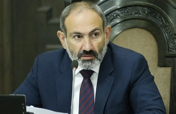 Putin dabanyalayan Paşinyana bircə yol saxlayıb: İSTEFA