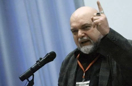Bu gün əslən azərbaycanlı politoloq, yazıçı, filosof və şair Heydər Camalın  torpağa tapşırıldığı gündür.