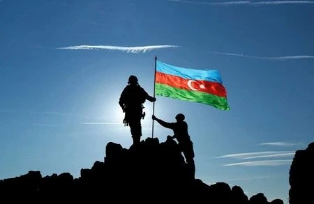 Əlamətdar bayram: Üçrəngli Bayrağımız Qarabağın ürəyində dalğalanır