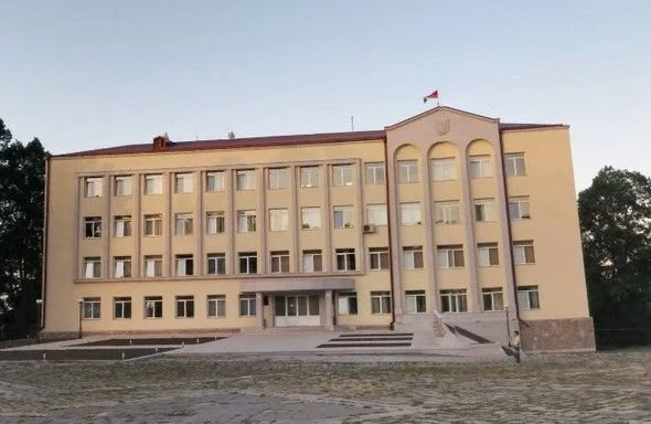 Şuşa şəhərində dalğalanan Azərbaycan bayrağı hansı dövlət binasına sancılıb? - FOTO