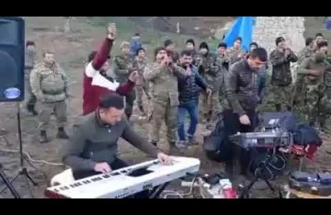 Azərbaycan əsgərləri Cıdır düzündə yallı getdilər — VİDEO