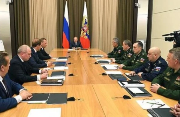 Putin ordu rəhbərliyi ilə iclasda: “Siz məndən qorxursunuz yoxsa məni sizdən qoruyurlar?”