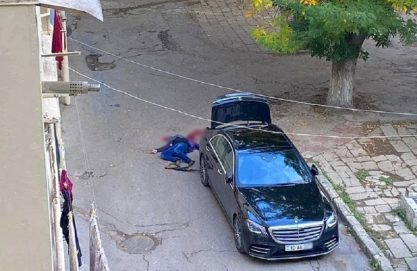 Bakıda 36 yaşlı şəxs "AA" seriyalı maşının yanında özünü avtomatla vurdu - FOTO