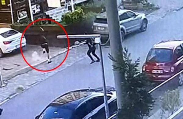 Müğənniyə küçədə silahlı hücum - Yaralı halda xəstəxanaya aparıldı - VİDEO - FOTO