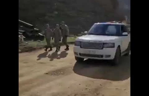 Əsgərimiz məşhur müğənninin maşının sürdü - Qarabağdan gözəl video