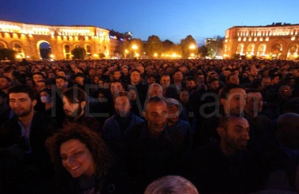 İrəvanda Nikola qarşı mitinqlər yenidən başladı