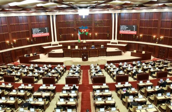 Milli Məclisin sabahkı iclasının gündəliyinə dəyişiklik edildi