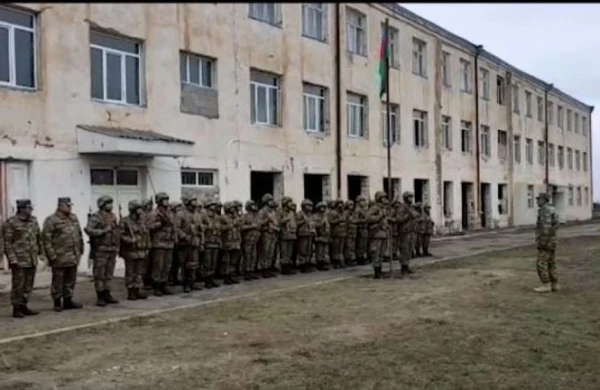 Ağdamın Gülablı kəndindəki keçmiş orta məktəbdə Azərbaycan bayrağı qaldırılıb