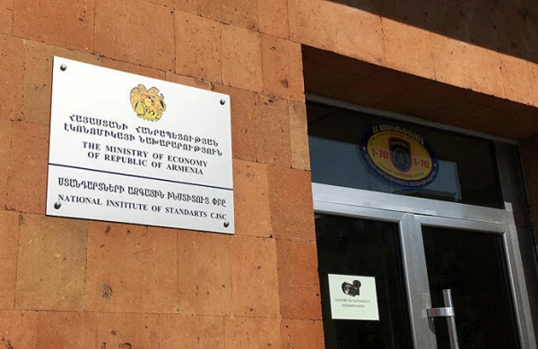Ermənistanda DAHA İKİ İSTEFA