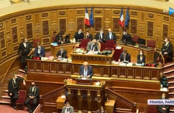 Senatda ŞOK GÖRÜNTÜLƏR: müharibənin bitməsindən xəbərsiz deputatlar... - VİDEO