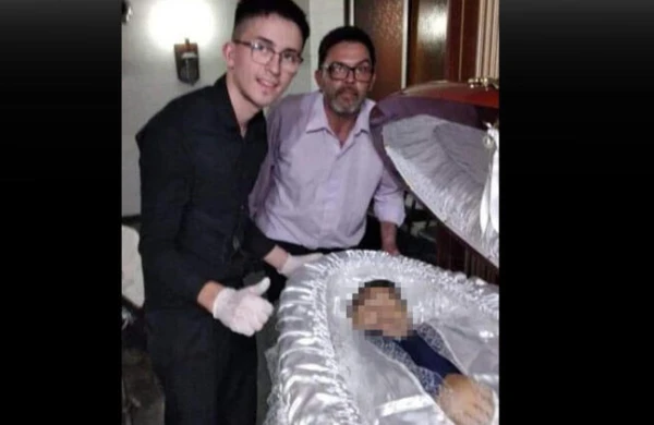 Maradonanın tabutunu açıb, şəkil çəkdirdilər - Hər kəs bu fotodan danışır