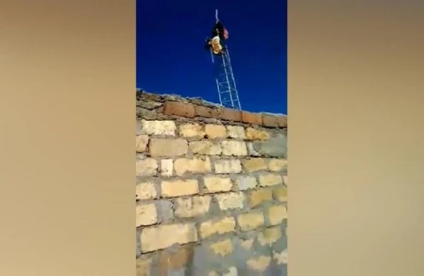 Əsgərlərimiz Ermənistan bayrağını erməninin özünə endirtdirdilər - VİDEO