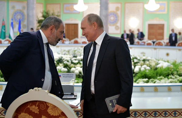 "Araik dedi ki, müharibəni dayandırmaq lazımdır, mən Putinə zəng etdim, o isə Əliyevə..."