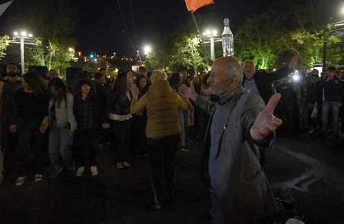 İrəvanda növbəti aksiya: Prospekt bağlandı