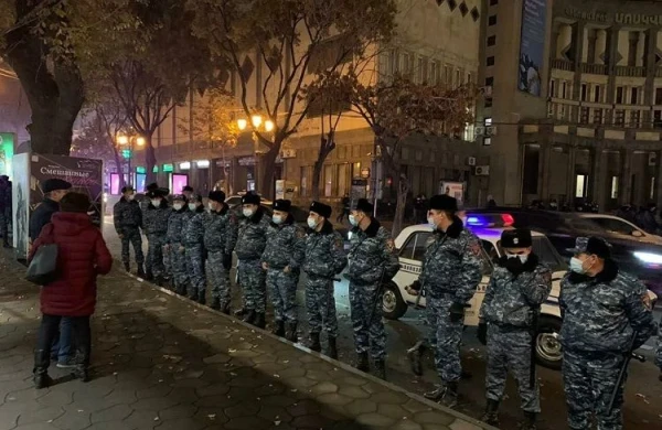 Ermənistanda ara qarışdı: Xeyli sayda tutulan var