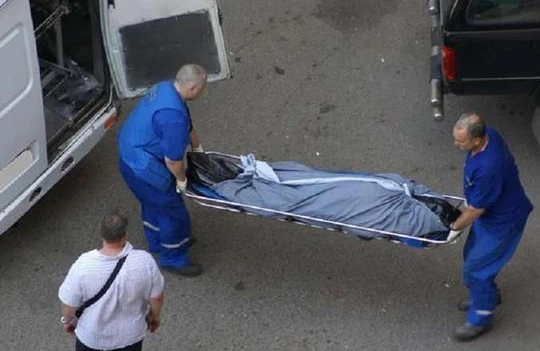 Bakıda qoca kişi binadan yıxılaraq öldü: - Pəncərəni qapı bilib...