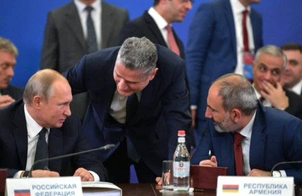 Paşinyan Putindən nəhayət ki, “molodes” aldı