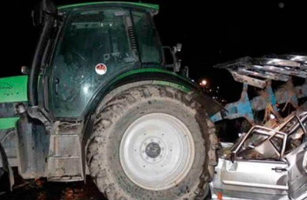 Traktorla minik avtomobili toqquşub, ölən və xəsarət alanlar var