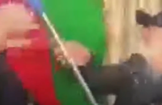 Erməni Aşot Azərbaycan bayrağı qaldırıb “Qarabağ Azərbaycandır” dedi